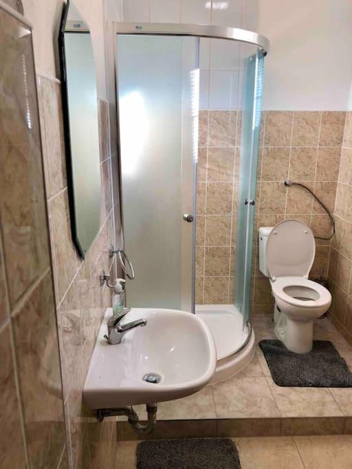 Cozy Apartment Near Hockey & Football Arena Bratislava Exterior foto