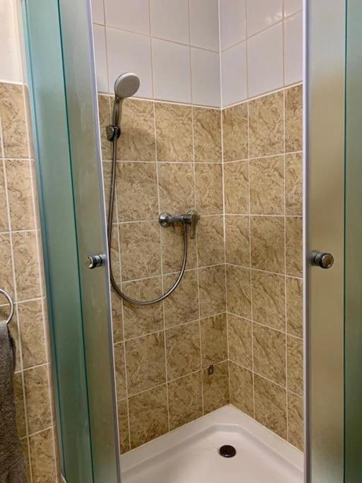 Cozy Apartment Near Hockey & Football Arena Bratislava Exterior foto
