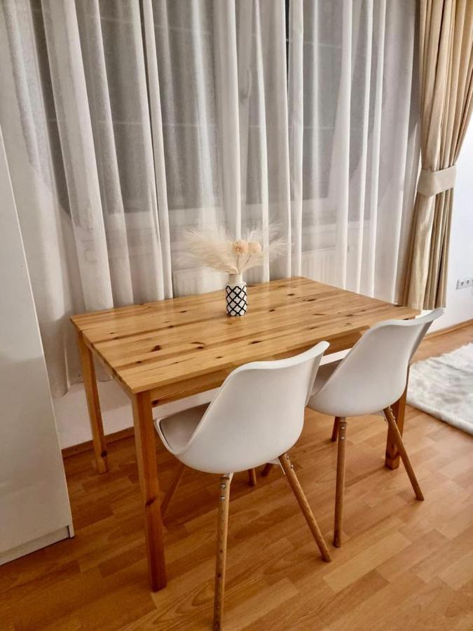 Cozy Apartment Near Hockey & Football Arena Bratislava Exterior foto